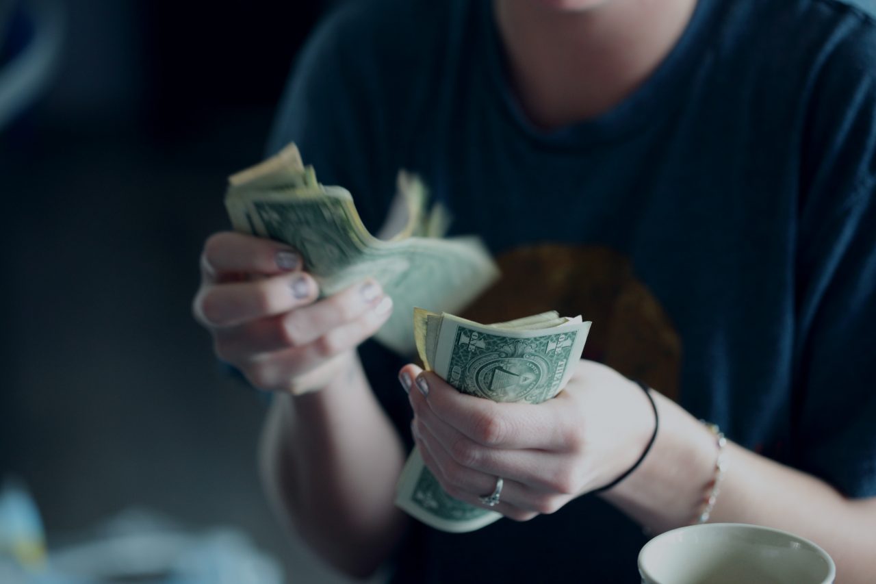 Czy warto pożyczać pieniądze bliskim?