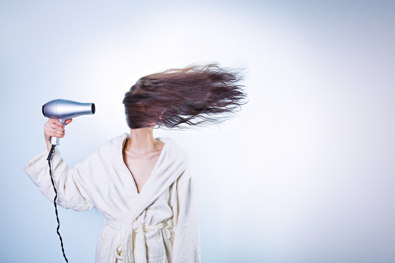 Praktyczny poradnik: Jak zagęścić włosy?