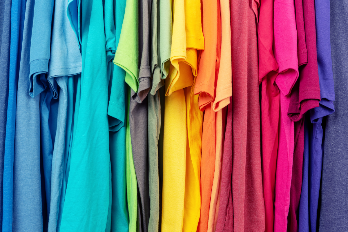Dowiedz się, jak łączyć kolory ubrań, aby dobrze wyglądać