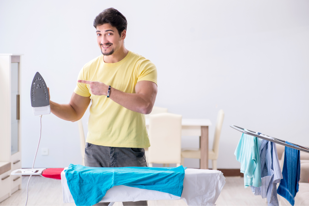 Jak wyprasować ubrania bez żelazka, gdy go nie masz?
